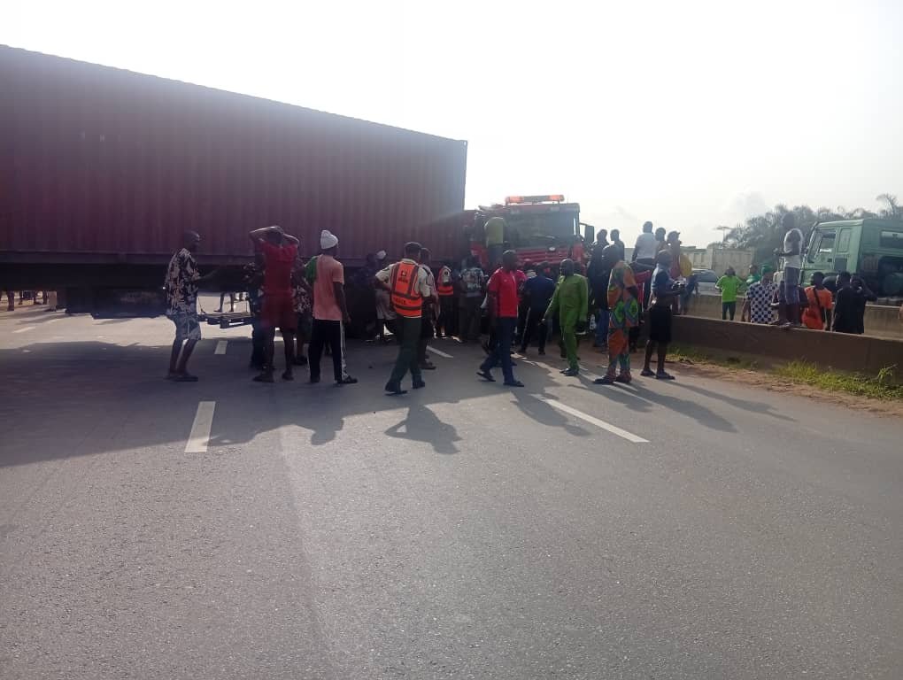You are currently viewing Accident/Traffic Alert along Lagos Ibadan Expressway