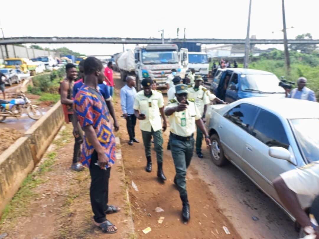 Read more about the article TRACE intervenes as traffic paralyses movement on Ota-Lagos-Abeokuta Expressway.