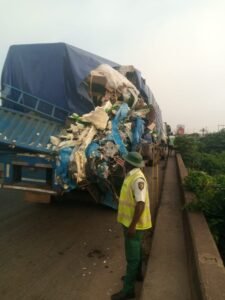 Read more about the article Traffic update !!! RTA/RTC outbound Lagos – Ibadan Expressway.
